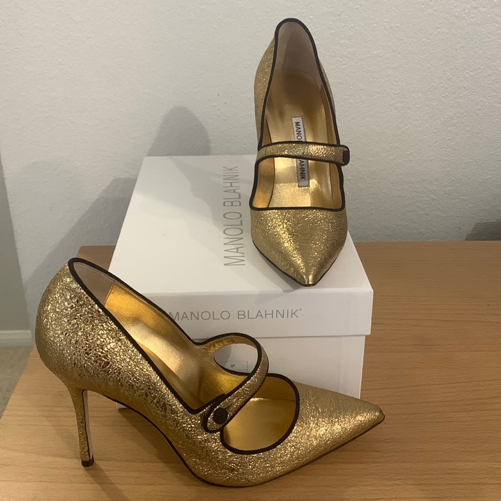 NEW Manilo Blanhnik Gold Heels